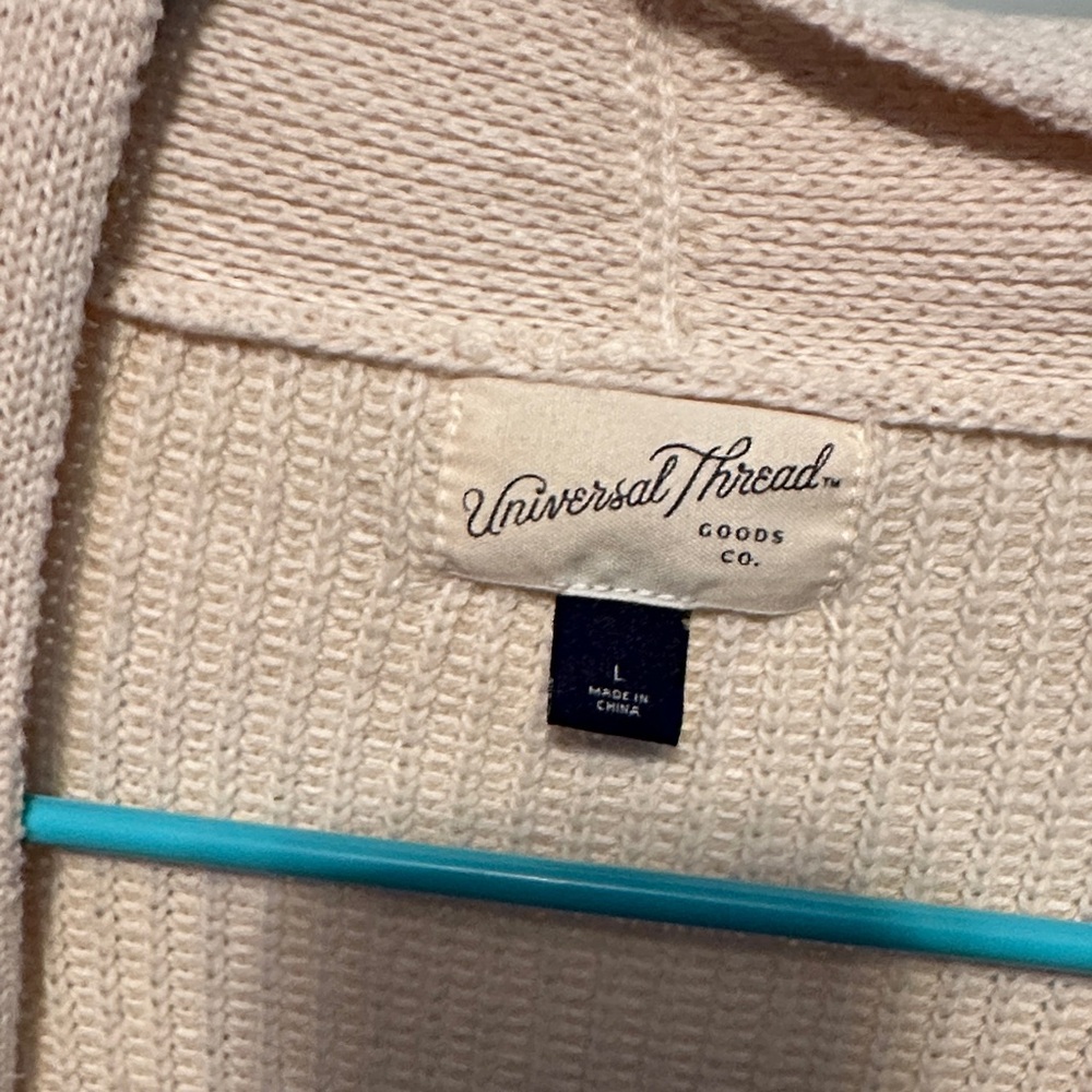 Universal Threads Women's Cream Sweater - Picture 2 of 4